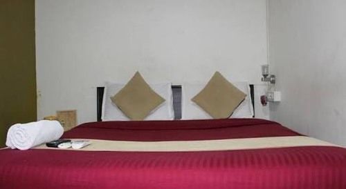 Hotel Saffron Inn Мумбай Екстериор снимка