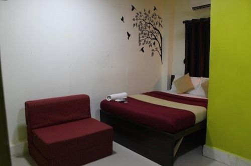 Hotel Saffron Inn Мумбай Екстериор снимка